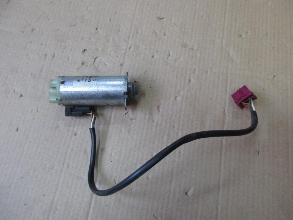 Моторчик регулировки сидений MERCEDES-BENZ S-класс W220 (1998 - 2005) фото 1 — Разборка Мерседес