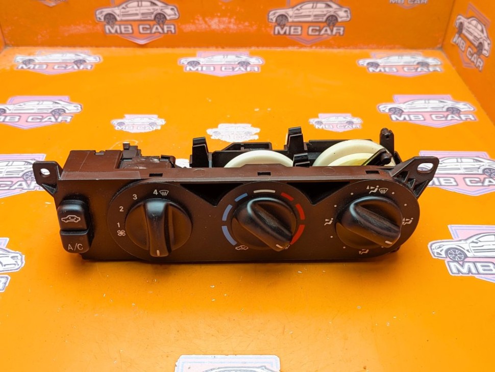 Панель управления климатом MERCEDES-BENZ M-класс W163 (1997 - 2001) фото 1 &mdash; Разборка Мерседес