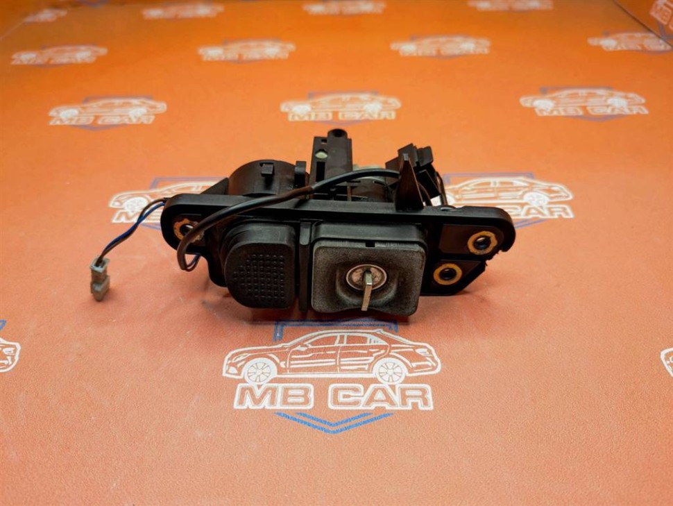 Ручка открытия багажника MERCEDES-BENZ S-класс W220 (1998 - 2005) фото 1 — Разборка Мерседес