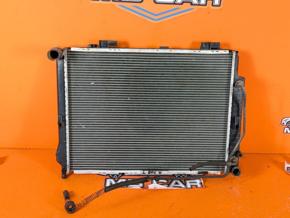 Радиатор MERCEDES-BENZ E-класс W210/S210 (1995 - 1999) фото 1 &mdash; Разборка Мерседес