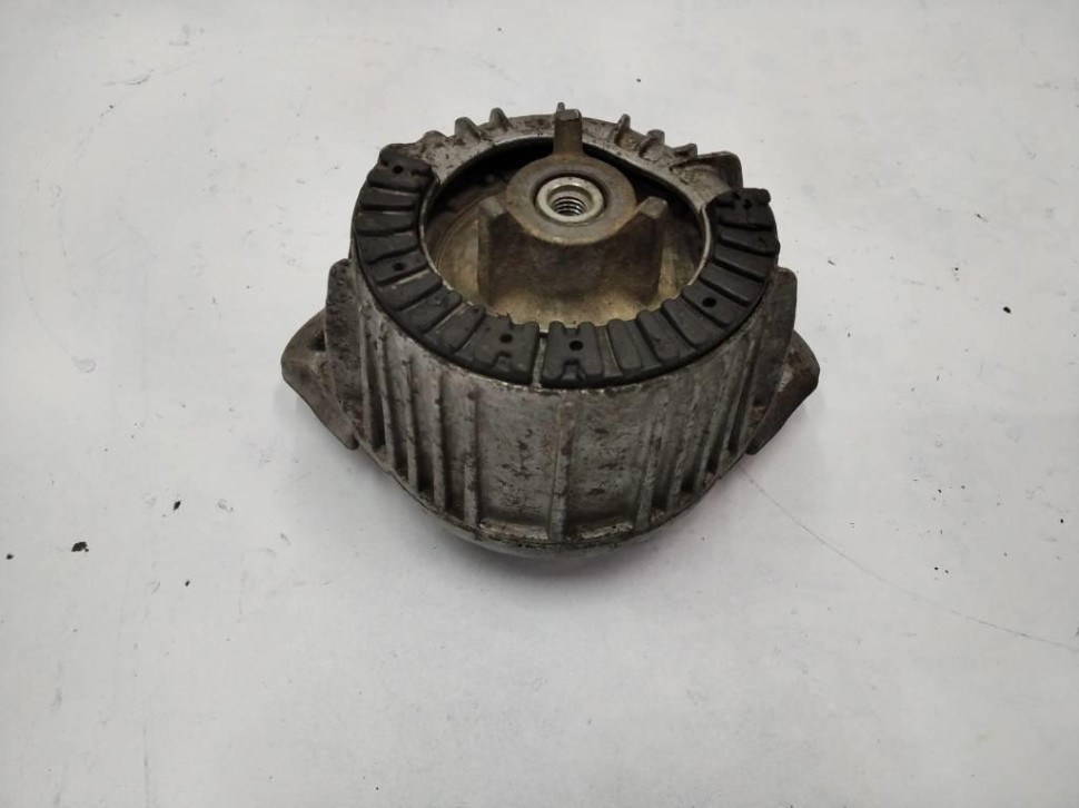 Опора двигателя MERCEDES-BENZ E-класс W212/S212/C207/A207 (2009 - 2013) фото 1 — Разборка Мерседес
