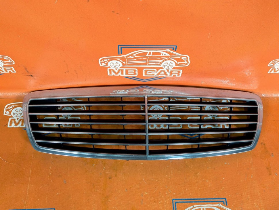 Решетка радиатора MERCEDES-BENZ E-класс W211/S211 (2002 - 2006) фото 1 &mdash; Разборка Мерседес