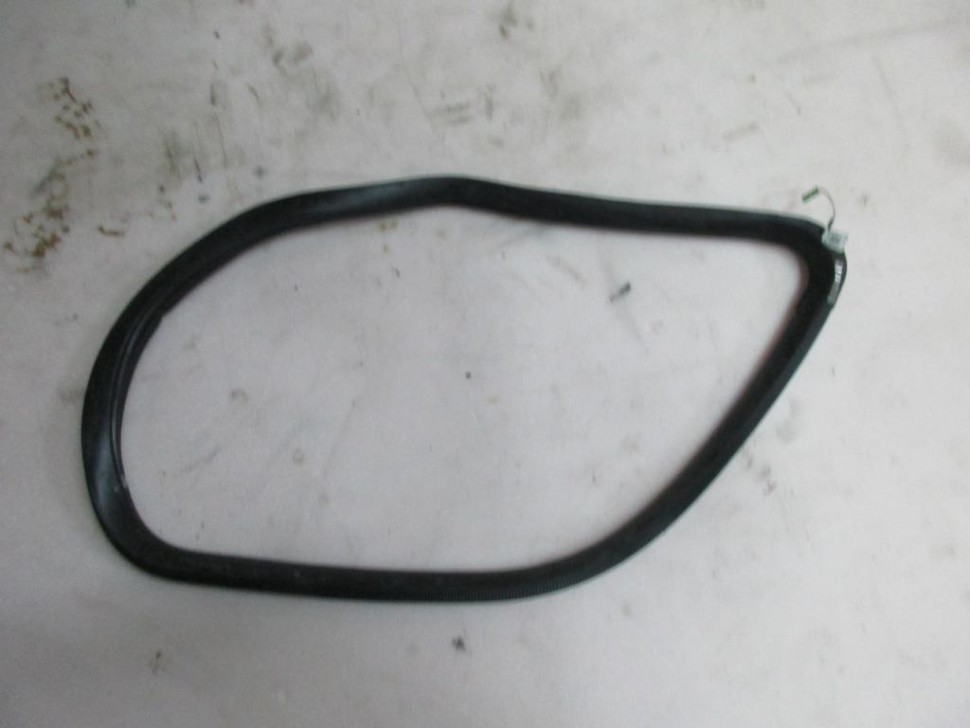 Уплотнитель стекла двери MERCEDES-BENZ GL-класс X164 (2006 - 2009) фото 1 — Разборка Мерседес