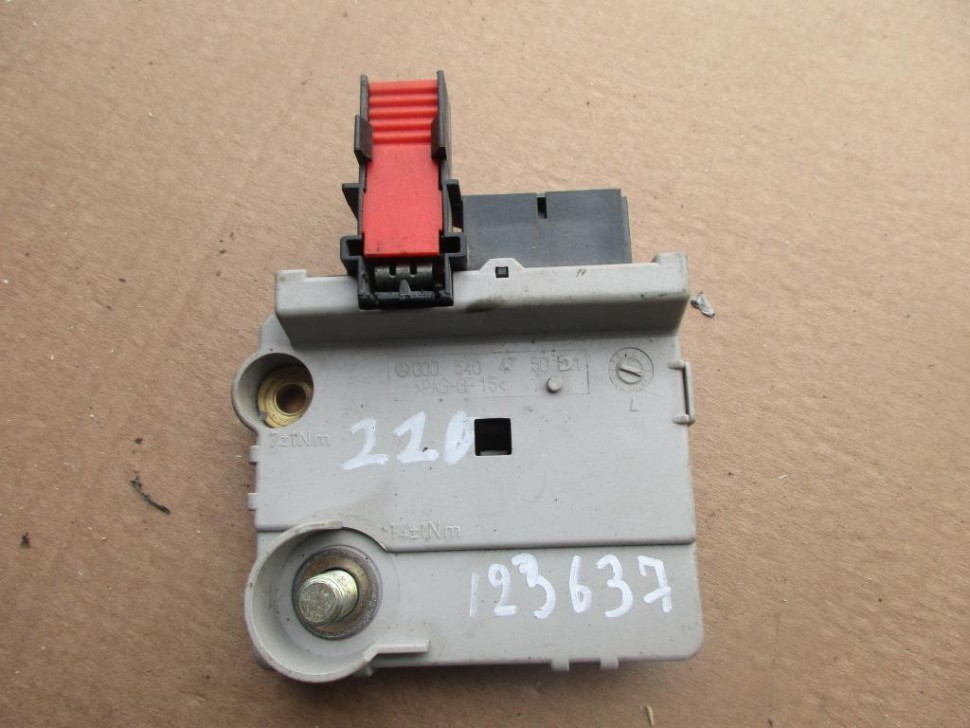 Блок предохранителей MERCEDES-BENZ S-класс W220 рестайлинг (2002 - 2005) фото 1 — Разборка Мерседес