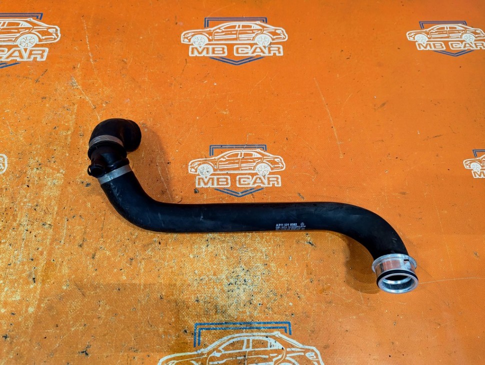 Патрубок радиатора MERCEDES-BENZ E-класс W211/S211 (2002 - 2006) фото 1 &mdash; Разборка Мерседес