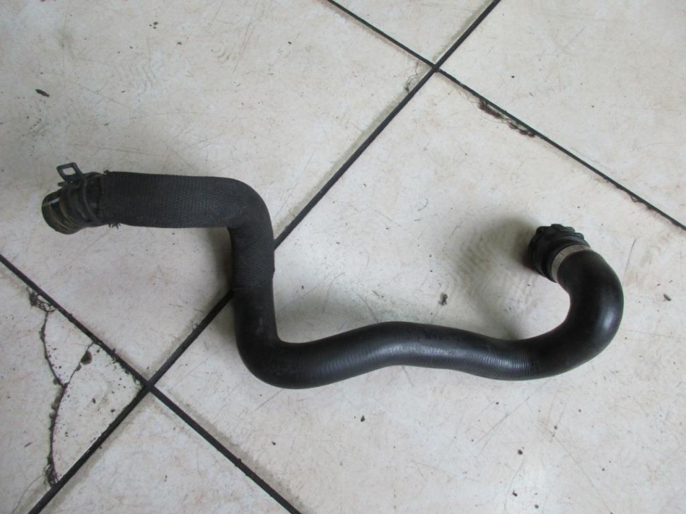 Патрубок ОЖ MERCEDES-BENZ C-класс W205/S205/C205/A205 (2014 - 2018) фото 1 — Разборка Мерседес