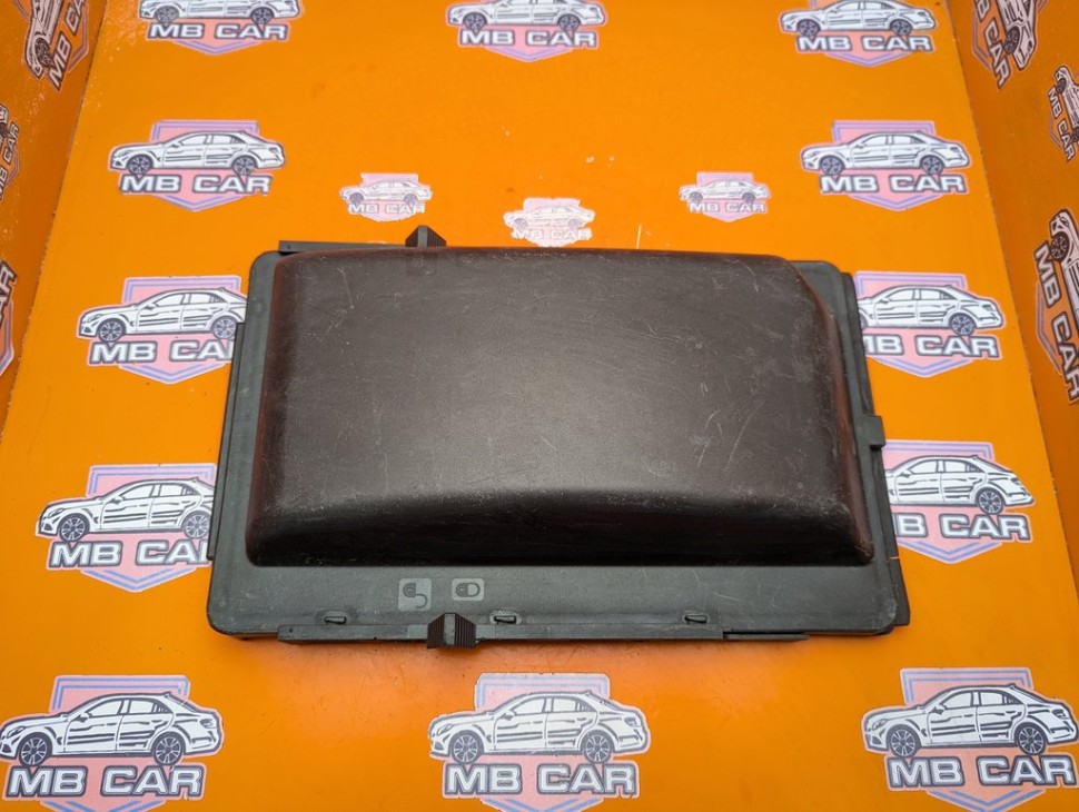 Крышка блока предохранителей MERCEDES-BENZ S-класс W220 (1998 - 2005) фото 1 &mdash; Разборка Мерседес