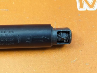 Амортизатор крышки багажника MERCEDES-BENZ GL-класс X166 (2012 - 2016) — Разборка Мерседес