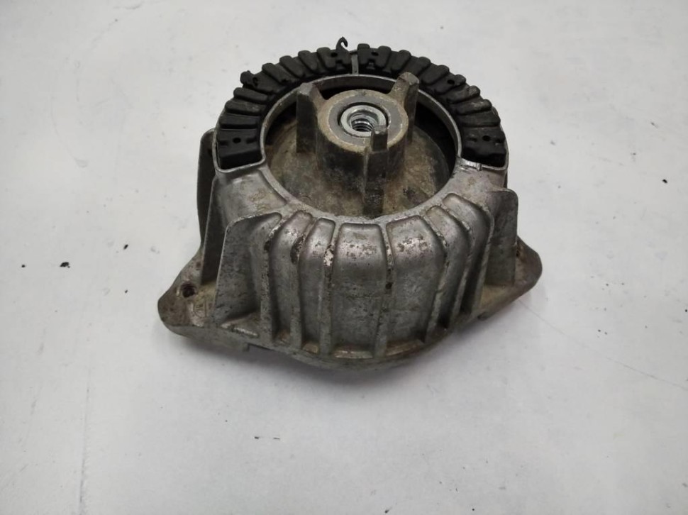 Опора двигателя MERCEDES-BENZ E-класс W212/S212/C207/A207 (2009 - 2013) фото 1 — Разборка Мерседес