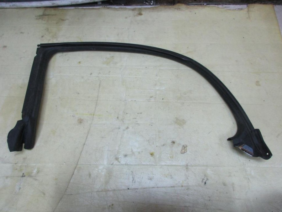 Уплотнитель дверного проема ( на кузове ) MERCEDES-BENZ CLS-класс C219 (2004 - 2008) фото 1 — Разборка Мерседес