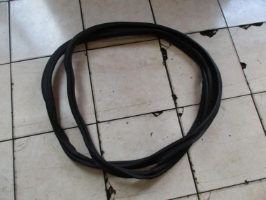 Уплотнитель крышки багажника MERCEDES-BENZ GLE-класс Coupe C292 (2015 - 2019) — Разборка Мерседес