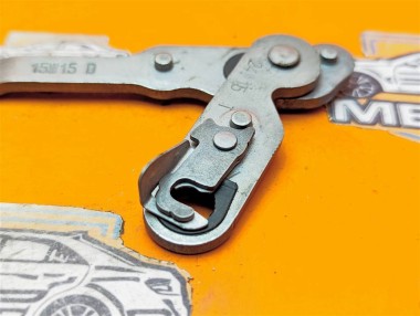 Петля капота MERCEDES-BENZ E-класс W212/S212/C207/A207 (2009 - 2013) — Разборка Мерседес