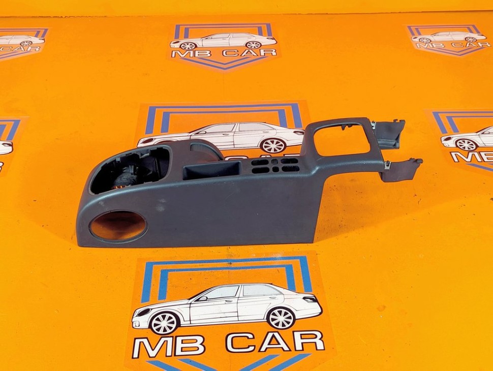 Подлокотник MERCEDES-BENZ A-класс W168 рестайлинг (2001 - 2004) A 170 1.7 AT (95 л.с.) фото 1 &mdash; Разборка Мерседес