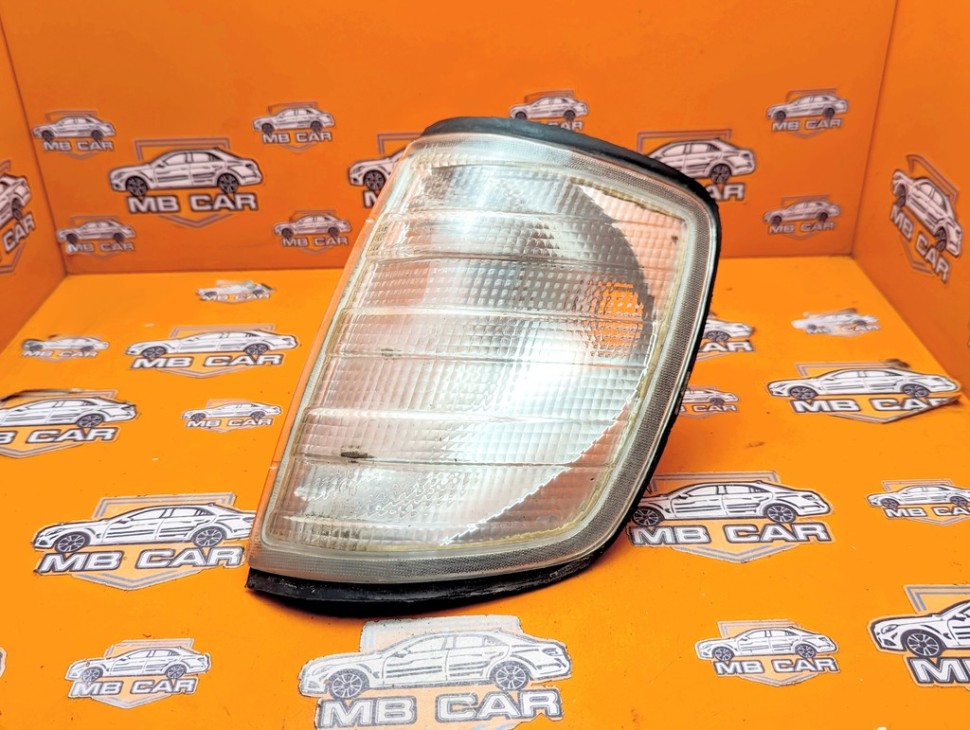 Поворотник левый MERCEDES-BENZ E-класс W124/S124/C124/A124 (1984 - 1997) фото 1 — Разборка Мерседес