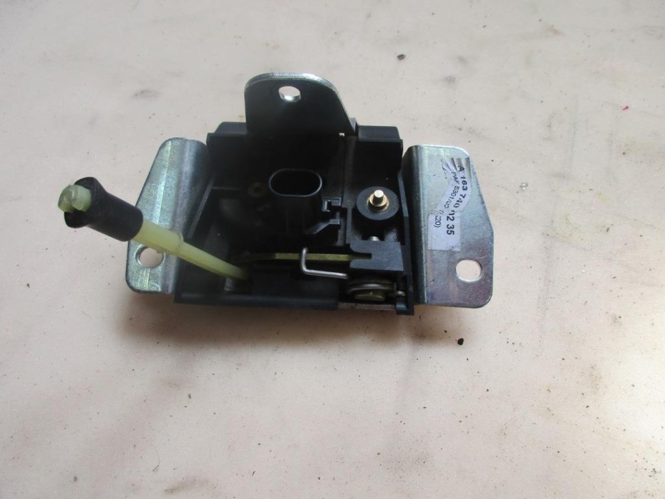 Замок багажника MERCEDES-BENZ M-класс W163 рестайлинг (2001 - 2005) фото 1 — Разборка Мерседес