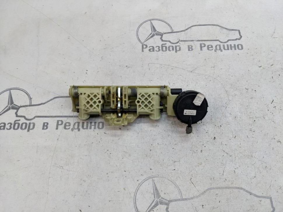 Механизм подголовника MERCEDES-BENZ S-класс W220 рестайлинг (2002 - 2005) фото 1 — Разборка Мерседес
