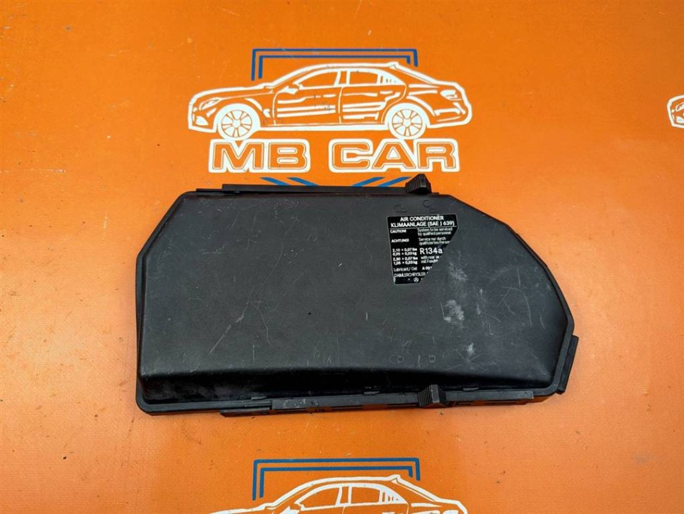 Крышка блока предохранителей MERCEDES-BENZ S-класс W220 (1998 - 2005) фото 1 — Разборка Мерседес