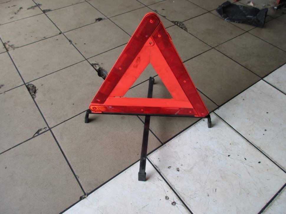 Знак аварийной остановки MERCEDES-BENZ C-класс W204/S204 (2006 - 2011) фото 1 — Разборка Мерседес