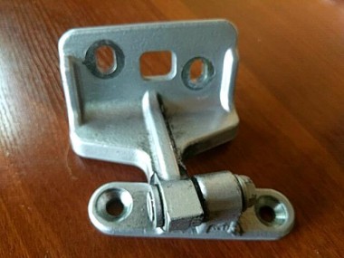 Петля двери MERCEDES-BENZ CLS-класс C219 (2004 - 2008) — Разборка Мерседес