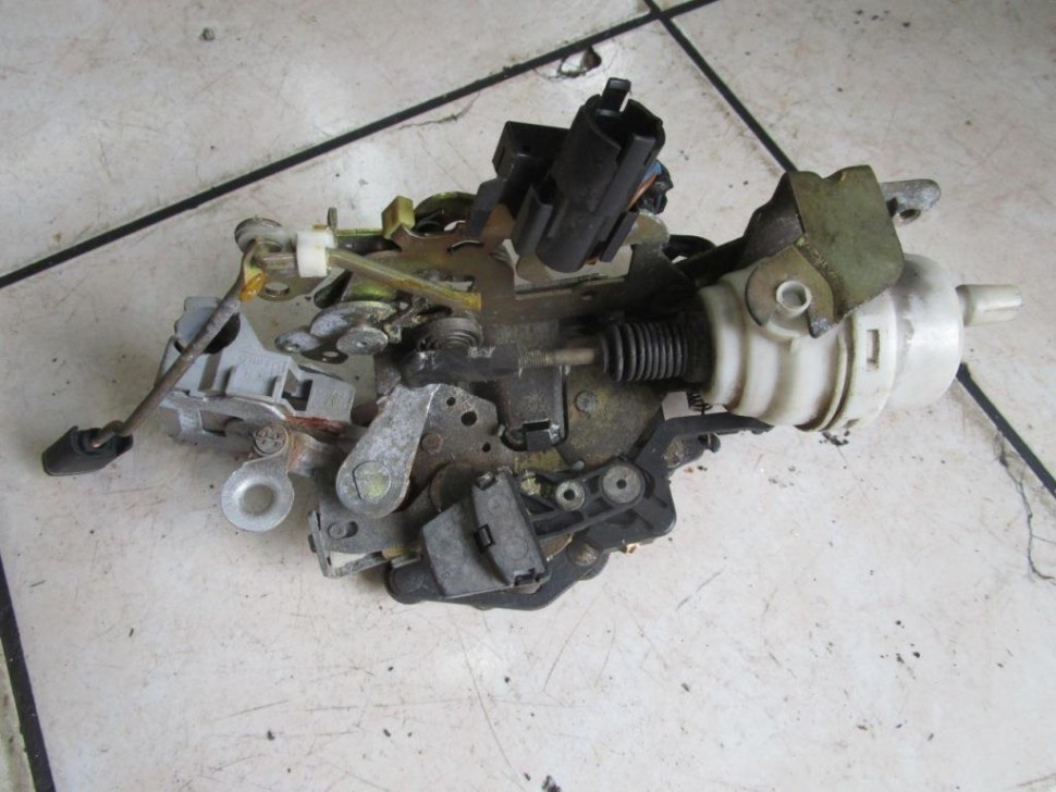 Замок двери передней правой MERCEDES-BENZ S-класс W140 (1991 - 1998) фото 1 — Разборка Мерседес