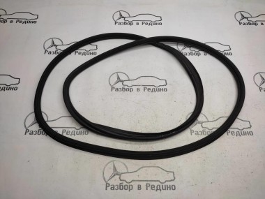 Уплотнитель крышки багажника MERCEDES-BENZ M-класс W166 (2011 - 2015) — Разборка Мерседес