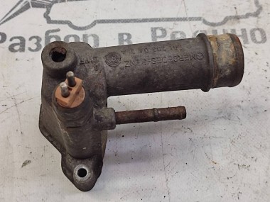 Фланец системы охлаждения MERCEDES-BENZ W124 W124/S124/C124/A124 (1984 - 1993) — Разборка Мерседес