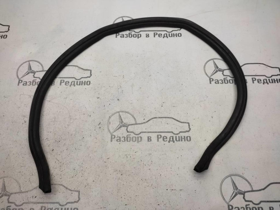 Уплотнитель капота MERCEDES-BENZ Vito W638 (1996 - 2003) фото 1 — Разборка Мерседес