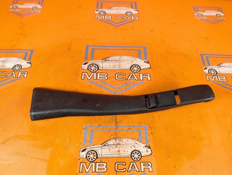 Накладка средней стойки MERCEDES-BENZ E-класс W124/S124/C124/A124 (1984 - 1997) E 300 CDI 3.0 AT (136 л.с.) фото 1 &mdash; Разборка Мерседес