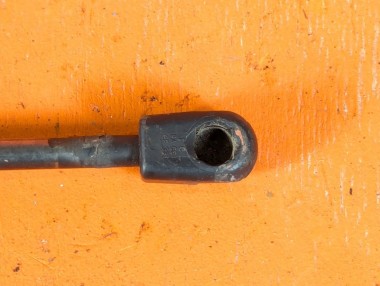 Амортизатор крышки багажника MERCEDES-BENZ M-класс W163 (1997 - 2001) &mdash; Разборка Мерседес