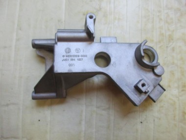 Кронштейн корпуса воздушного фильтра MERCEDES-BENZ C-класс W205/S205/C205/A205 (2014 - 2018) — Разборка Мерседес