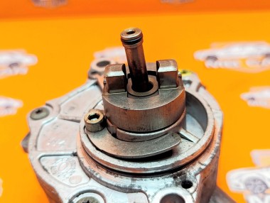 Насос вакуумный MERCEDES-BENZ M-класс W163 (1997 - 2001) — Разборка Мерседес