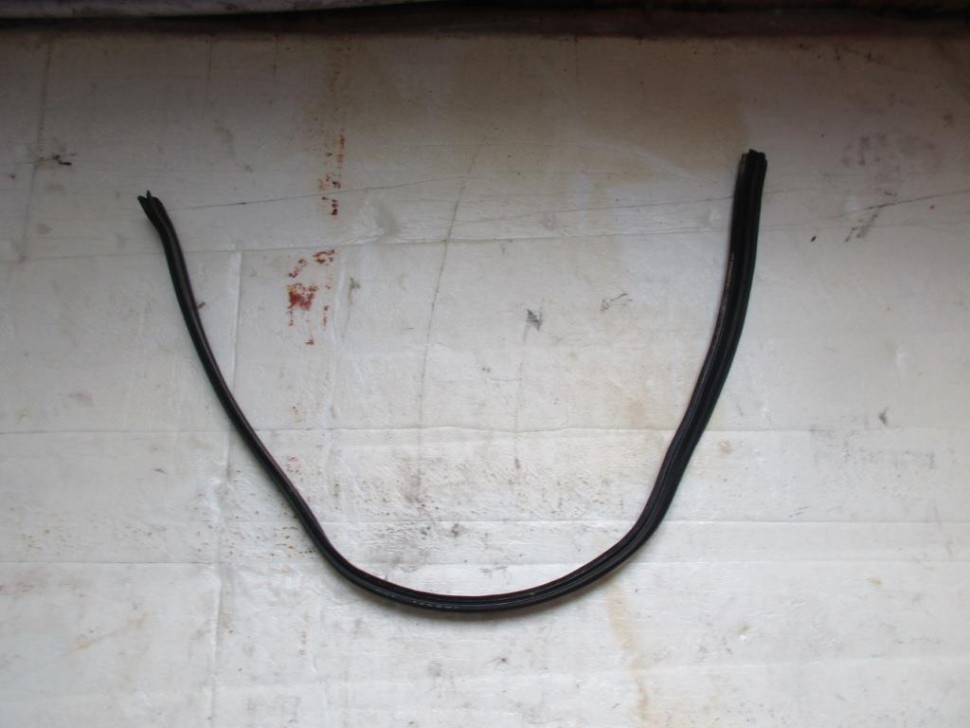 Уплотнитель моторного отсека MERCEDES-BENZ M-класс W164 рестайлинг (2008 - 2011) фото 1 — Разборка Мерседес