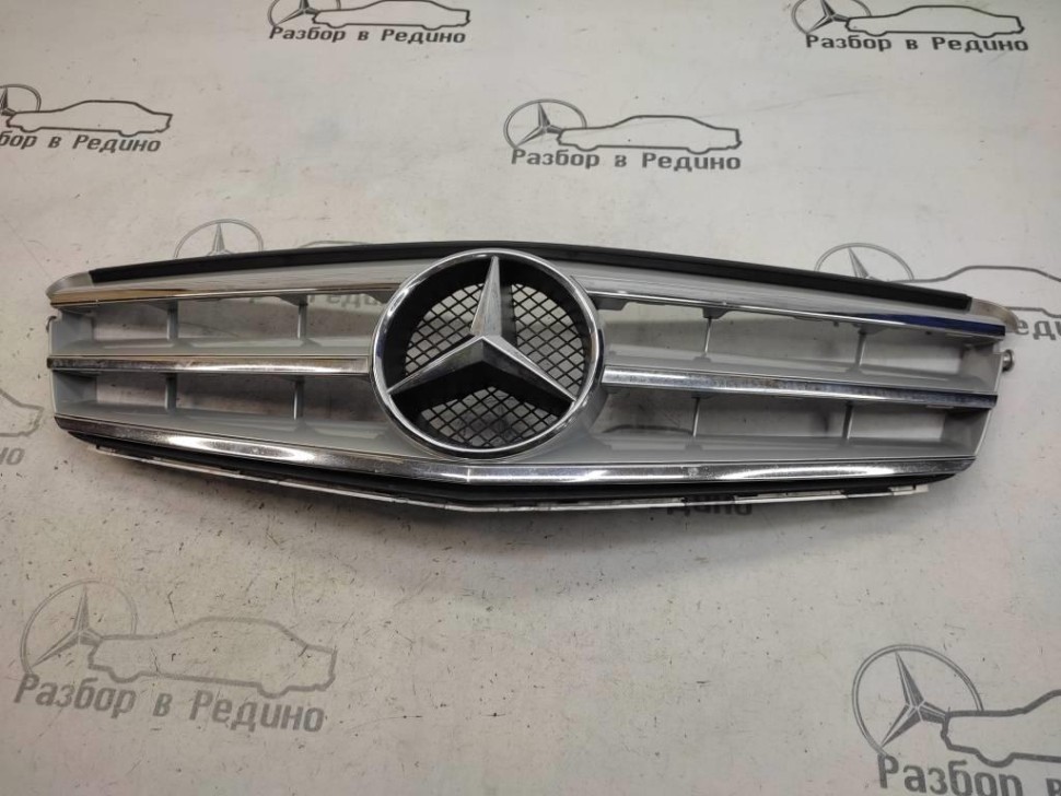 Решетка радиатора MERCEDES-BENZ C-class w204 фото 1 — Разборка Мерседес
