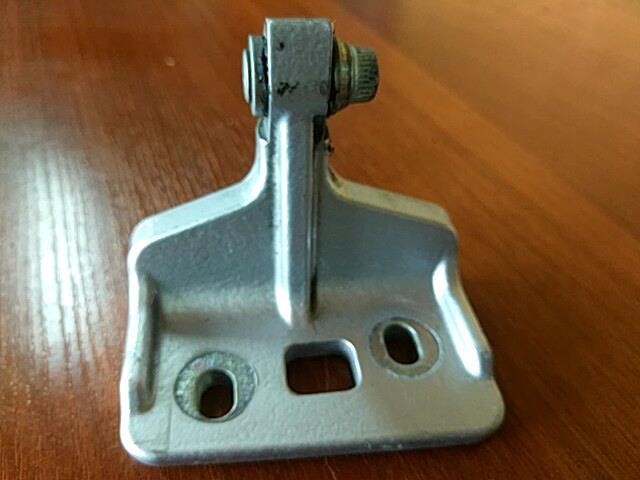 Петля двери MERCEDES-BENZ CLS-класс C219 (2004 - 2008) фото 1 — Разборка Мерседес