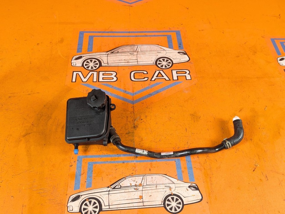Бачок ГУРа MERCEDES-BENZ C-класс W204/S204/С204 рестайлинг (2011 - 2015) C 180 1.6 7G-Tronic (156 л.с.) фото 1 &mdash; Разборка Мерседес