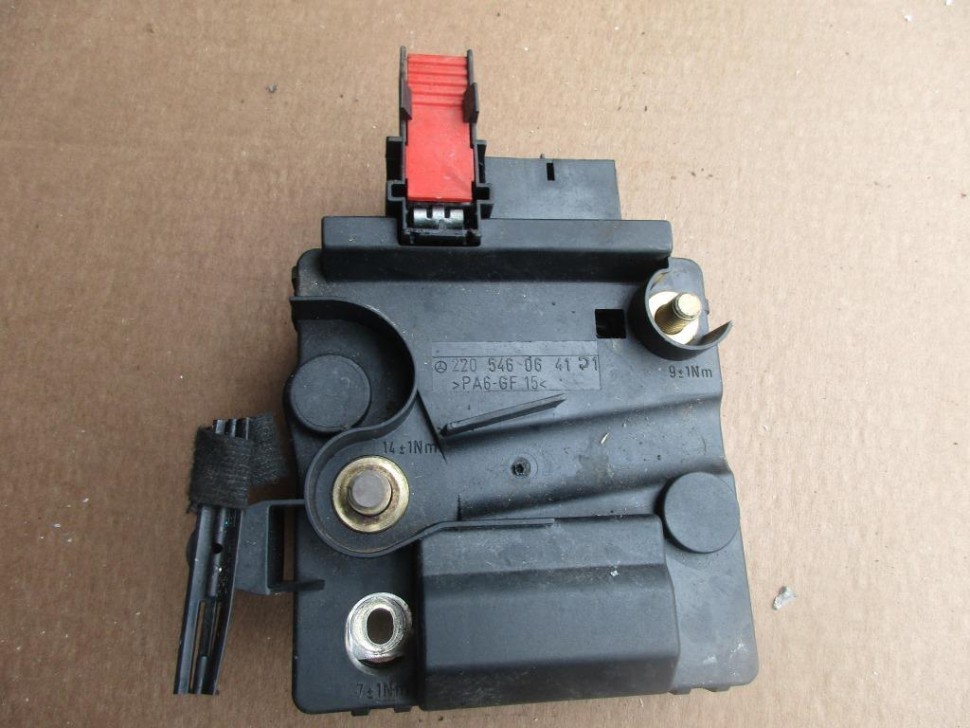 Блок предохранителей MERCEDES-BENZ S-класс W220 рестайлинг (2002 - 2005) фото 1 — Разборка Мерседес