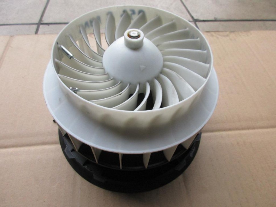 Моторчик печки MERCEDES-BENZ GLC-класс Coupe C253 (2016 - 2019) фото 1 — Разборка Мерседес