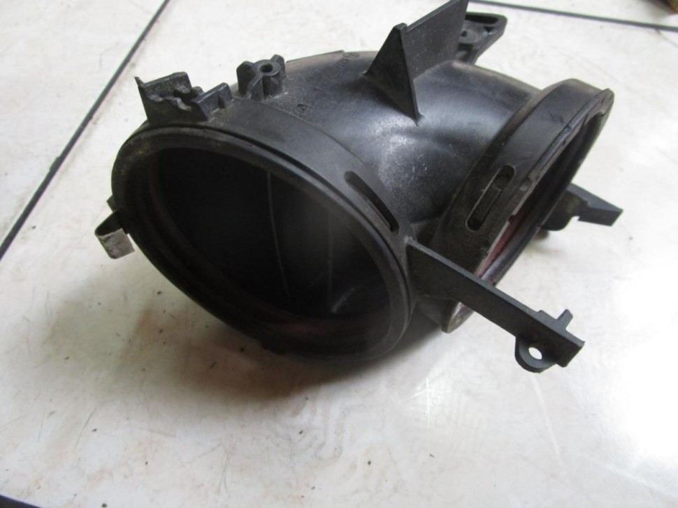 Патрубок воздушный MERCEDES-BENZ R-класс W251 (2005 - 2007) фото 1 — Разборка Мерседес