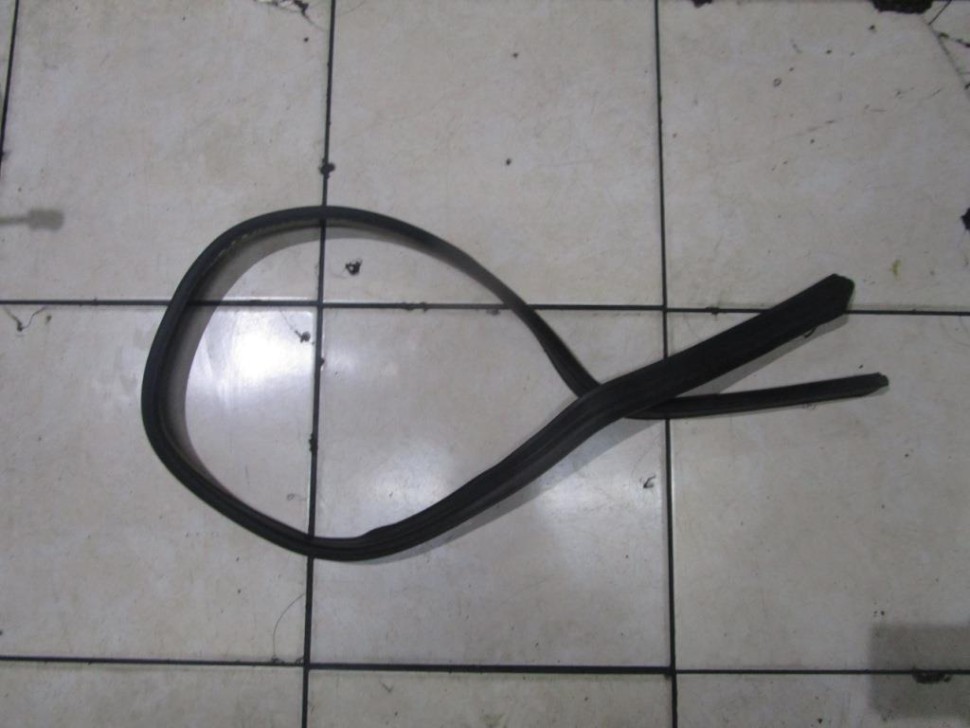 Уплотнитель капота MERCEDES-BENZ CLK-класс C208/A208 рестайлинг (1999 - 2003) фото 1 — Разборка Мерседес