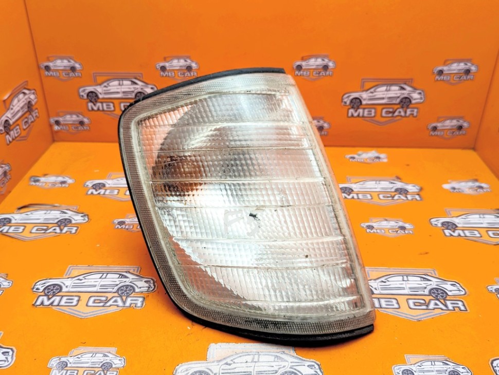 Поворотник правый MERCEDES-BENZ E-класс W124/S124/C124/A124 (1984 - 1997) фото 1 — Разборка Мерседес