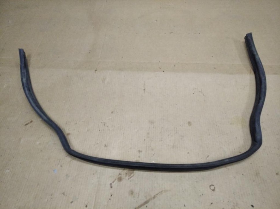 Уплотнитель моторного отсека MERCEDES-BENZ W124 W124/S124/C124/A124 (1984 - 1993) фото 1 — Разборка Мерседес