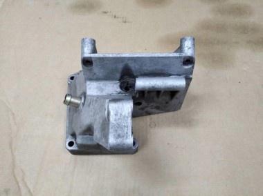 Кронштейн компрессора кондиционера MERCEDES-BENZ W124 W124/S124/C124/A124 (1984 - 1993) — Разборка Мерседес