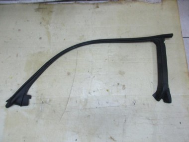 Уплотнитель стекла двери MERCEDES-BENZ CLS-класс C219 (2004 - 2008) — Разборка Мерседес