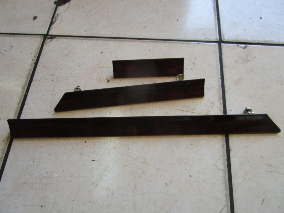 Молдинг торпеды MERCEDES-BENZ W124 W124/S124/C124/A124 (1984 - 1993) фото 1 — Разборка Мерседес