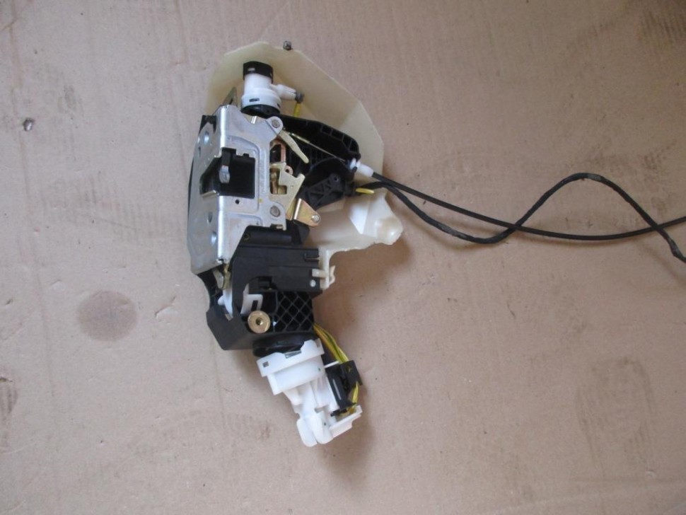 Замок двери задней левой MERCEDES-BENZ S-класс W220 рестайлинг (2002 - 2005) фото 1 — Разборка Мерседес