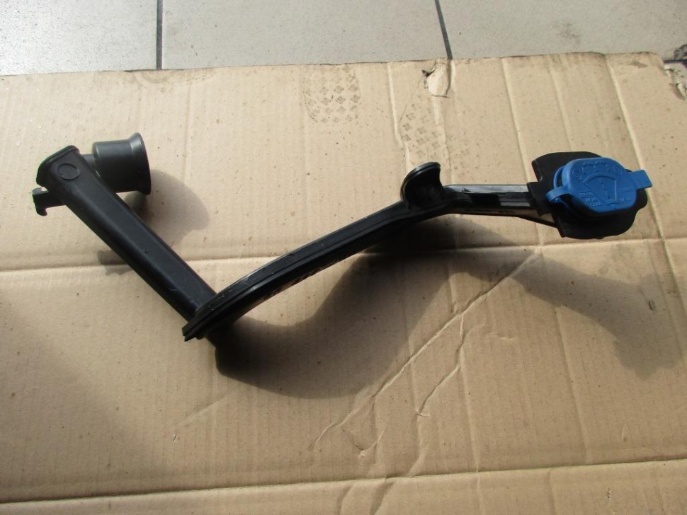 Горловина бачка омывателя MERCEDES-BENZ C-класс W205/S205/C205/A205 (2014 - 2018) фото 1 — Разборка Мерседес