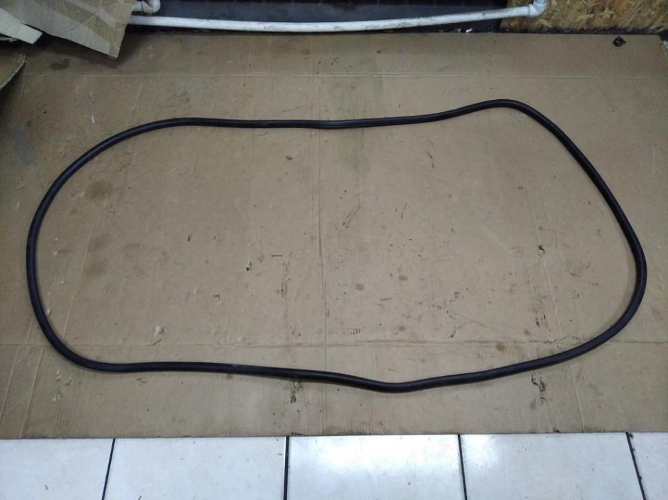 Уплотнитель стекла MERCEDES-BENZ Sprinter W906 (2006 - 2019) фото 1 — Разборка Мерседес
