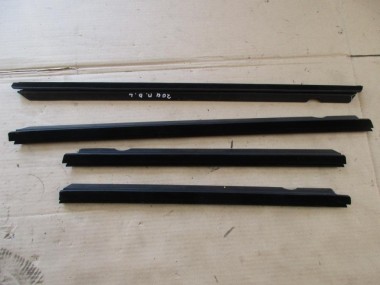 Уплотнитель стекла двери MERCEDES-BENZ C-класс W204/S204 (2006 - 2011) — Разборка Мерседес