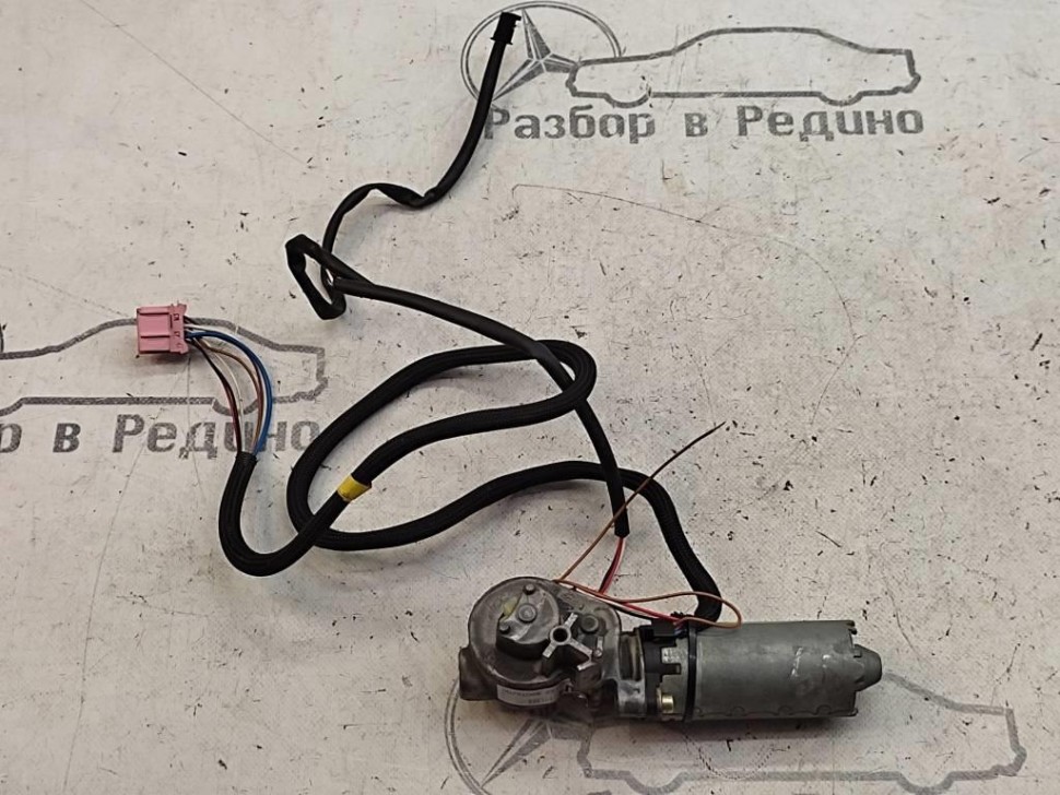 Моторчик регулировки сидений MERCEDES-BENZ S-класс W220 (1998 - 2005) фото 1 — Разборка Мерседес