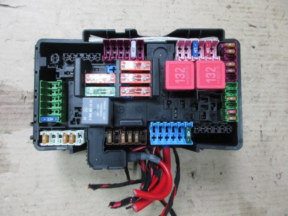 Блок предохранителей MERCEDES-BENZ C-класс W205/S205/C205/A205 (2014 - 2018) фото 1 — Разборка Мерседес